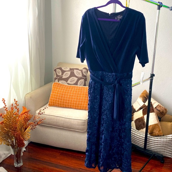 Embellished Surplice Cocktail Dress Size 14 ( D -  11) - Picture 3 of 7